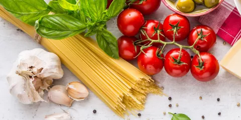 Spaghetti, tomatoes, basil, garlic and olives. 